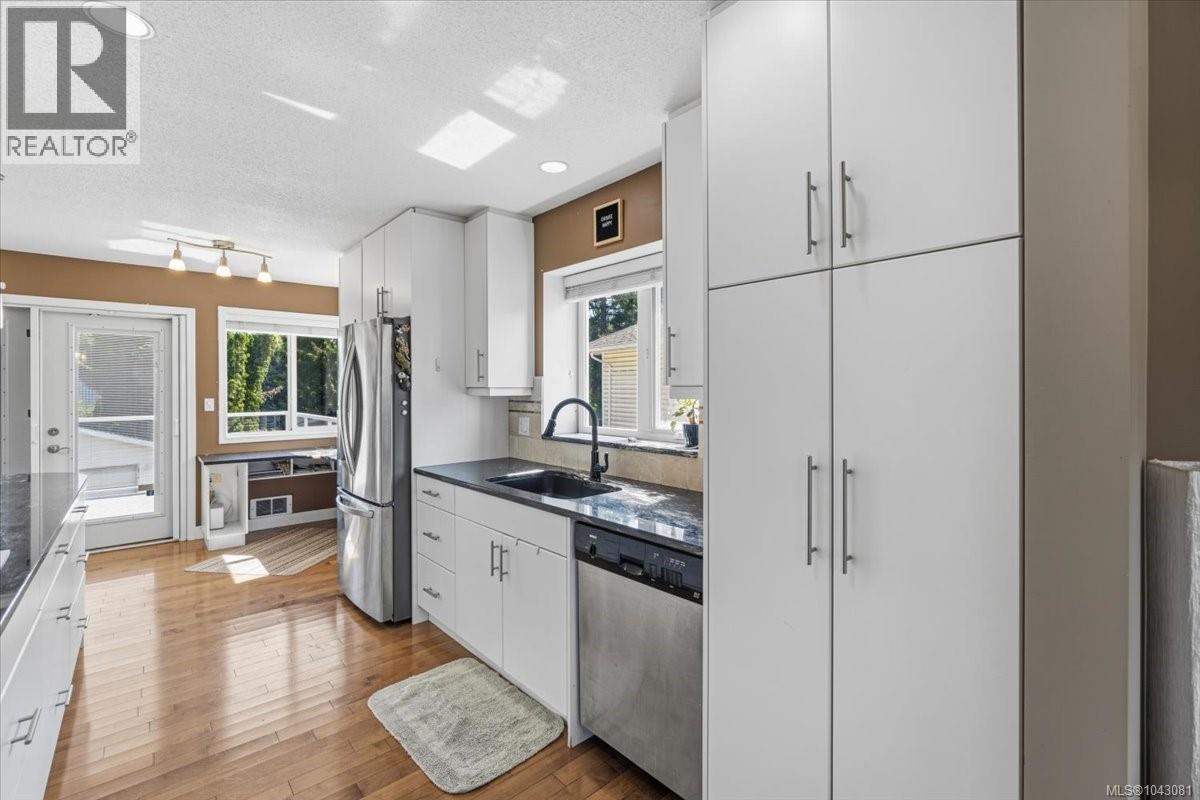 2712 Labieux Rd - 7
