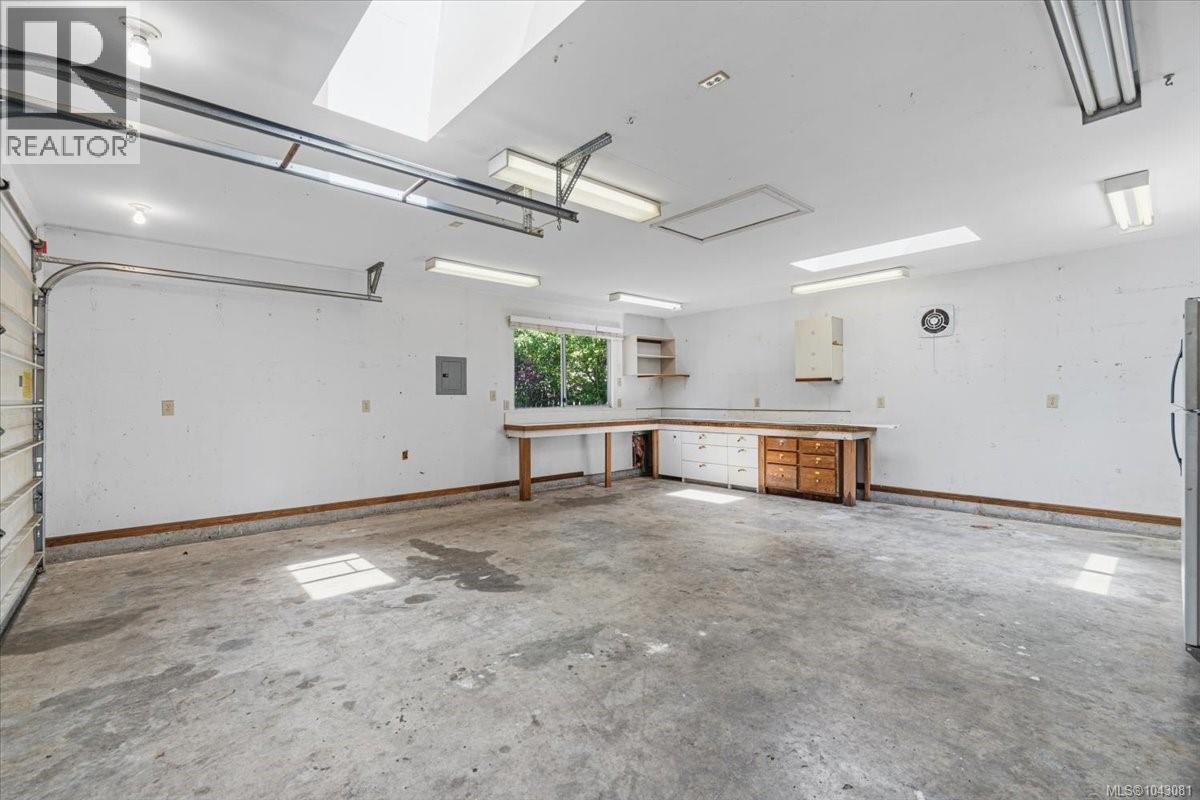 2712 Labieux Rd - 27