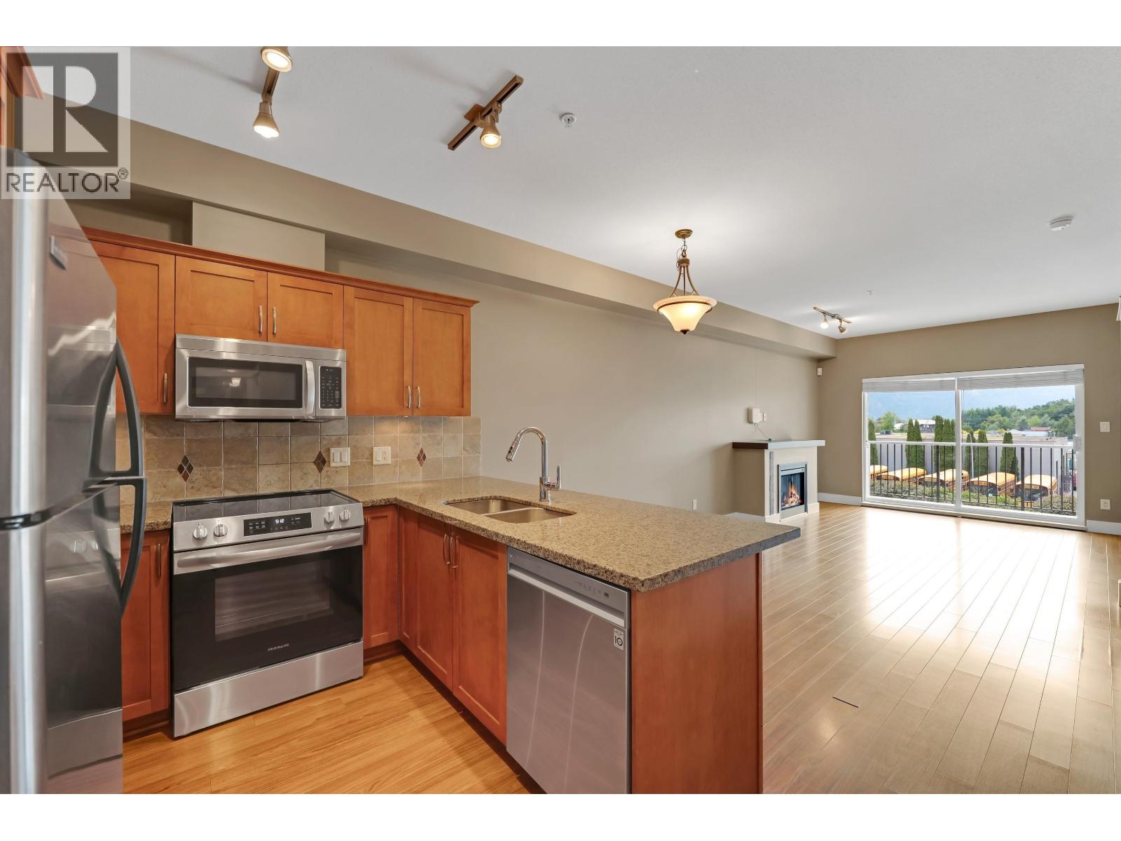 318 1336 MAIN STREET, Squamish