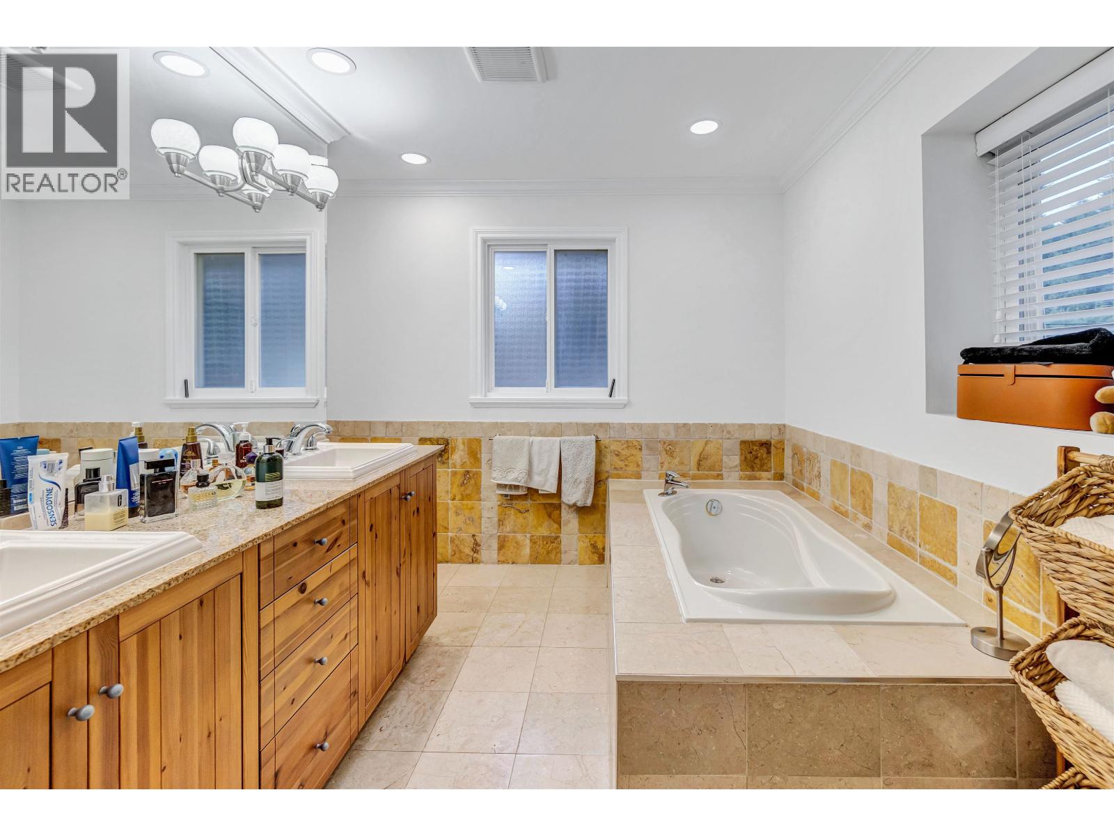 1219 ARBORLYNN DRIVE, North Vancouver