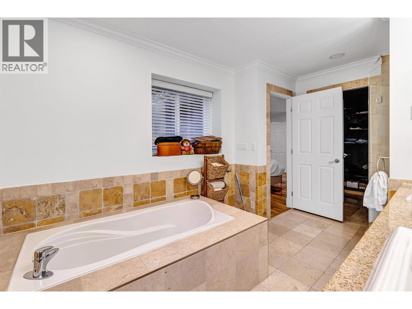 1219 ARBORLYNN DRIVE, North Vancouver