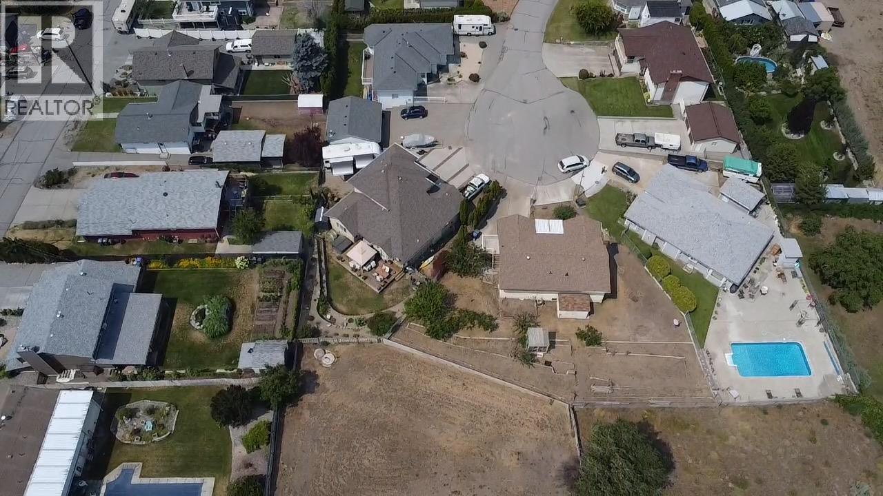 10 Spruce Court - 55