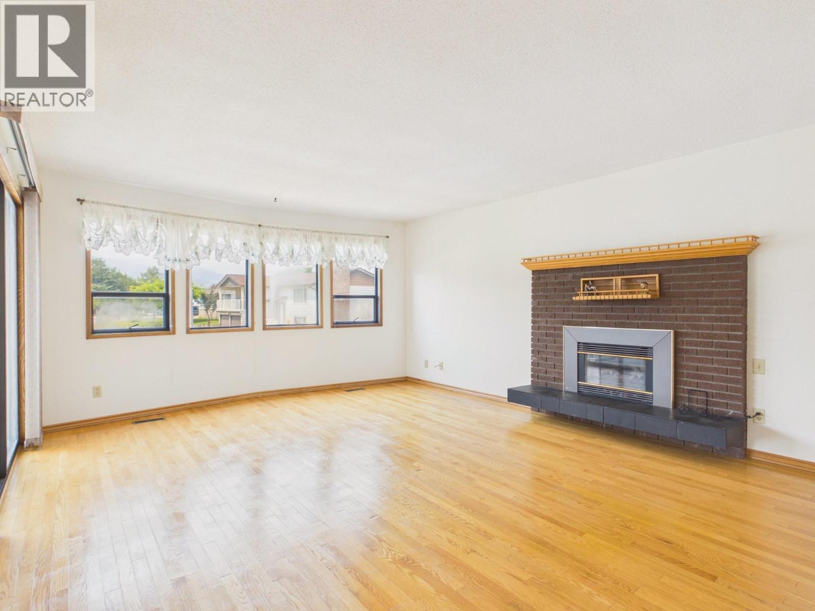 10 Spruce Court - 3