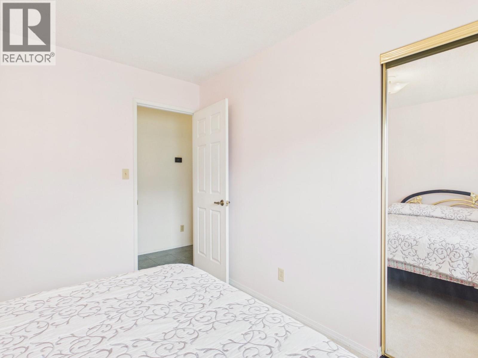 10 Spruce Court - 12