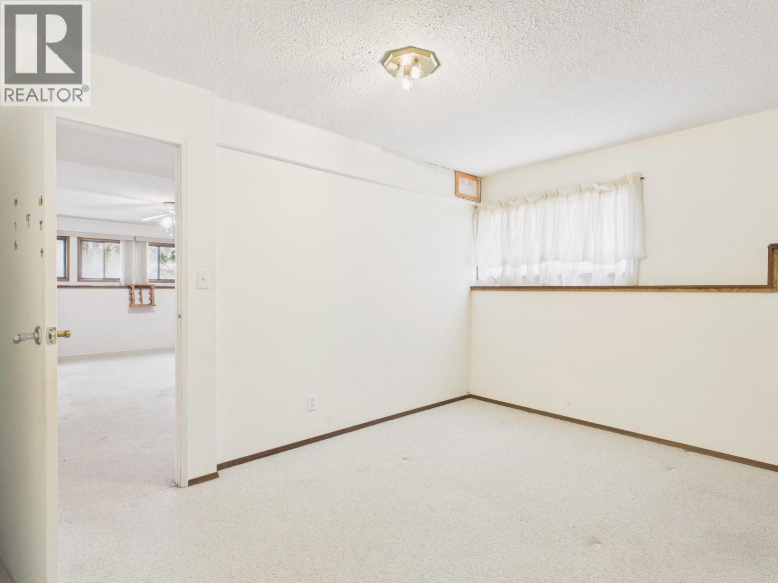 10 Spruce Court - 36