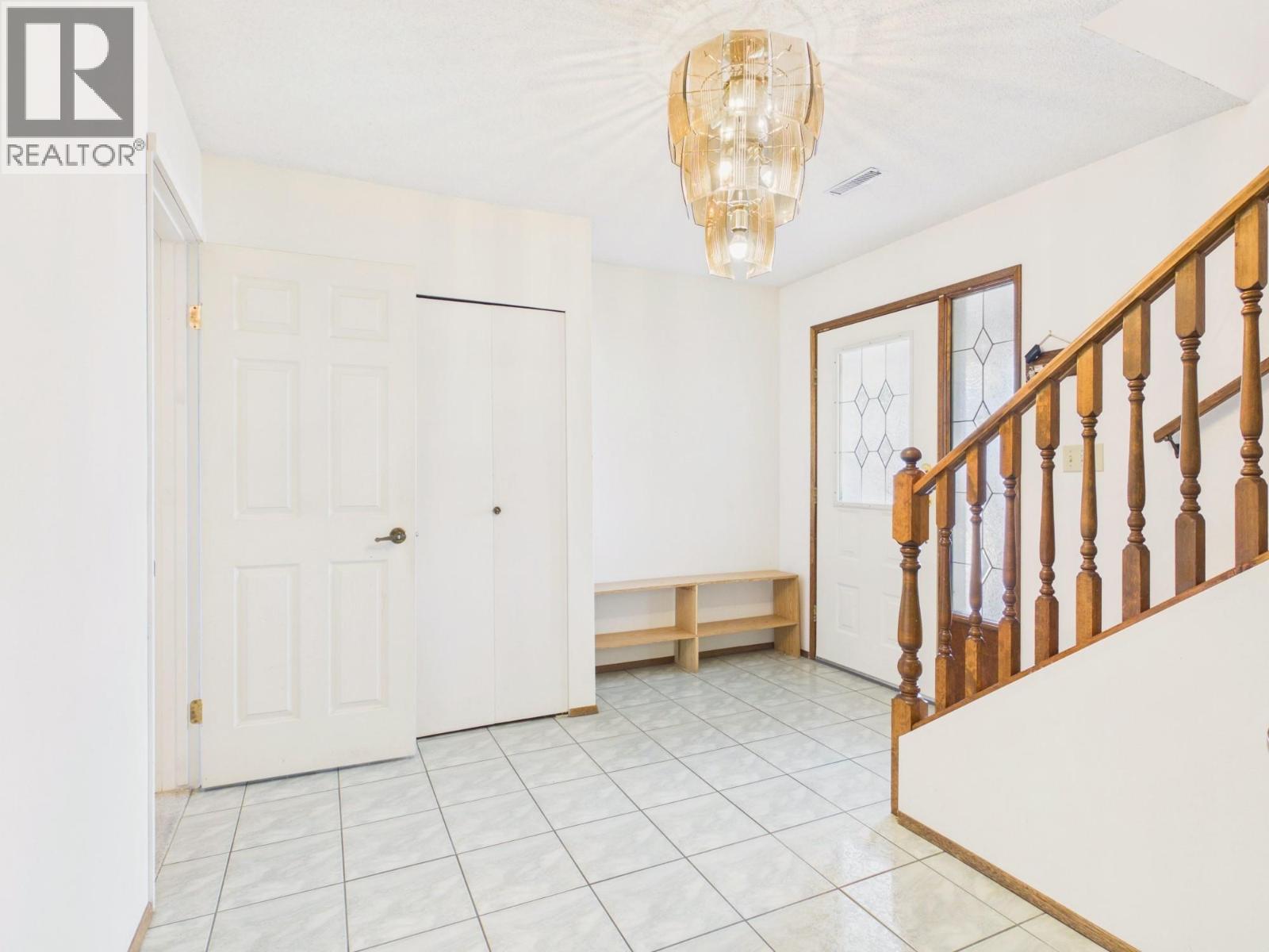 10 Spruce Court - 30