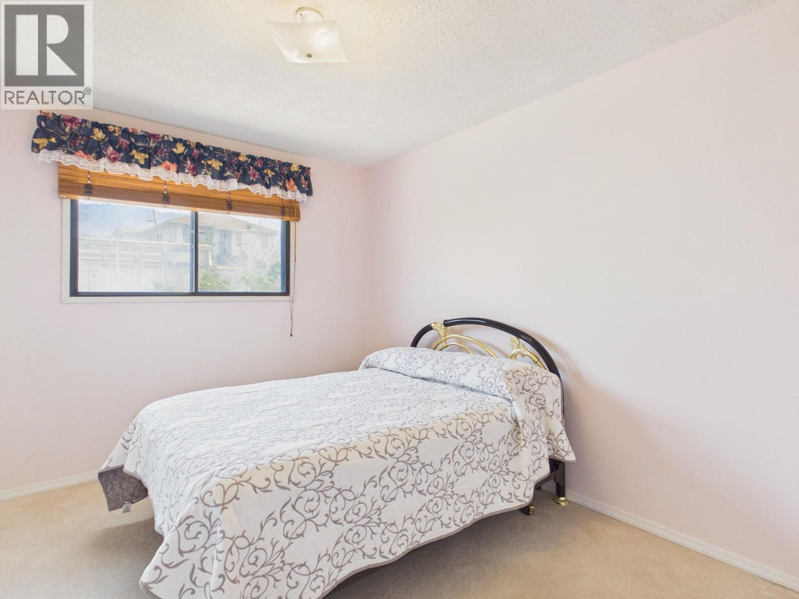 10 Spruce Court - 11