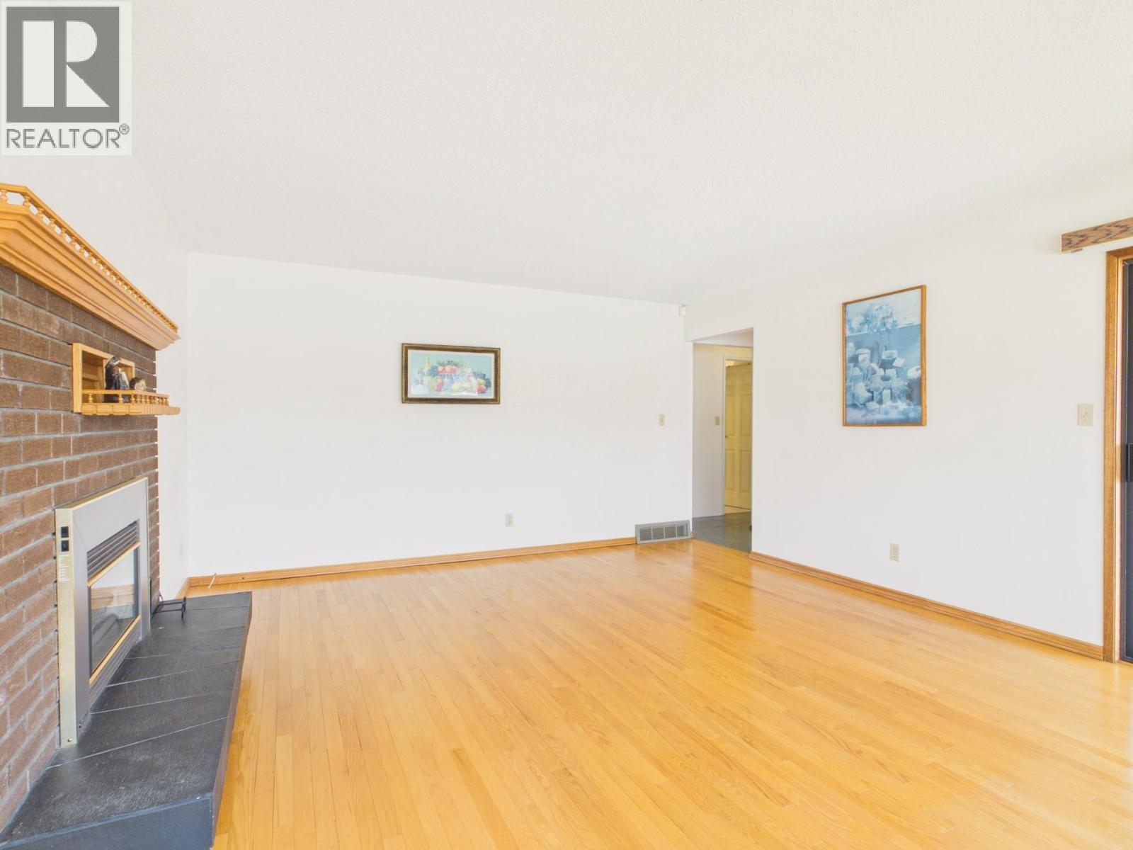 10 Spruce Court - 4