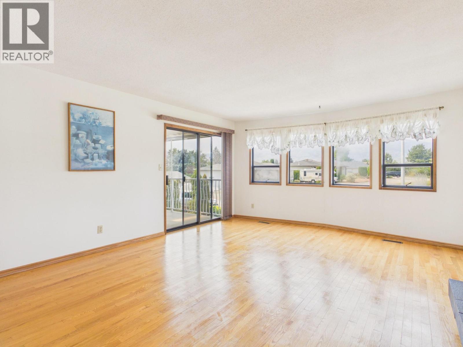 10 Spruce Court - 5