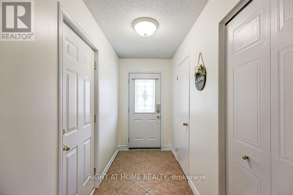 402 LAUSANNE CRESCENT — photo 3