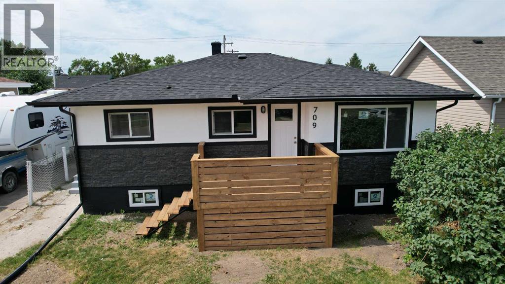 709 centre Street - 1