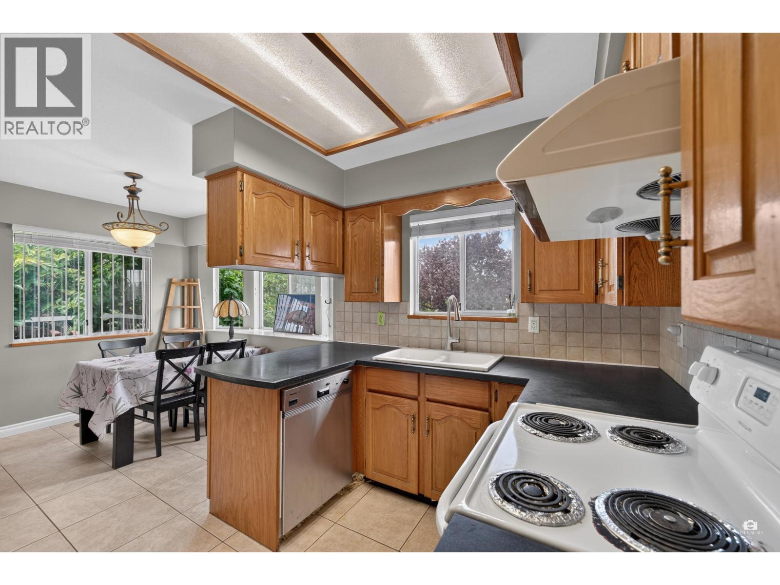 196 E 58TH AVENUE, Vancouver