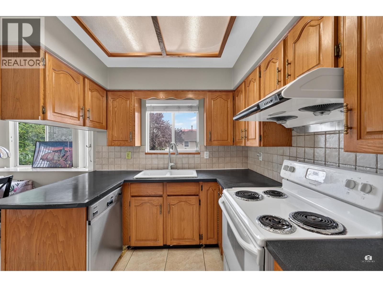 196 E 58TH AVENUE, Vancouver