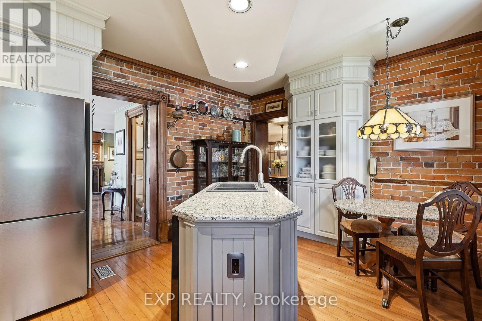 702 DOLLARD STREET - 11