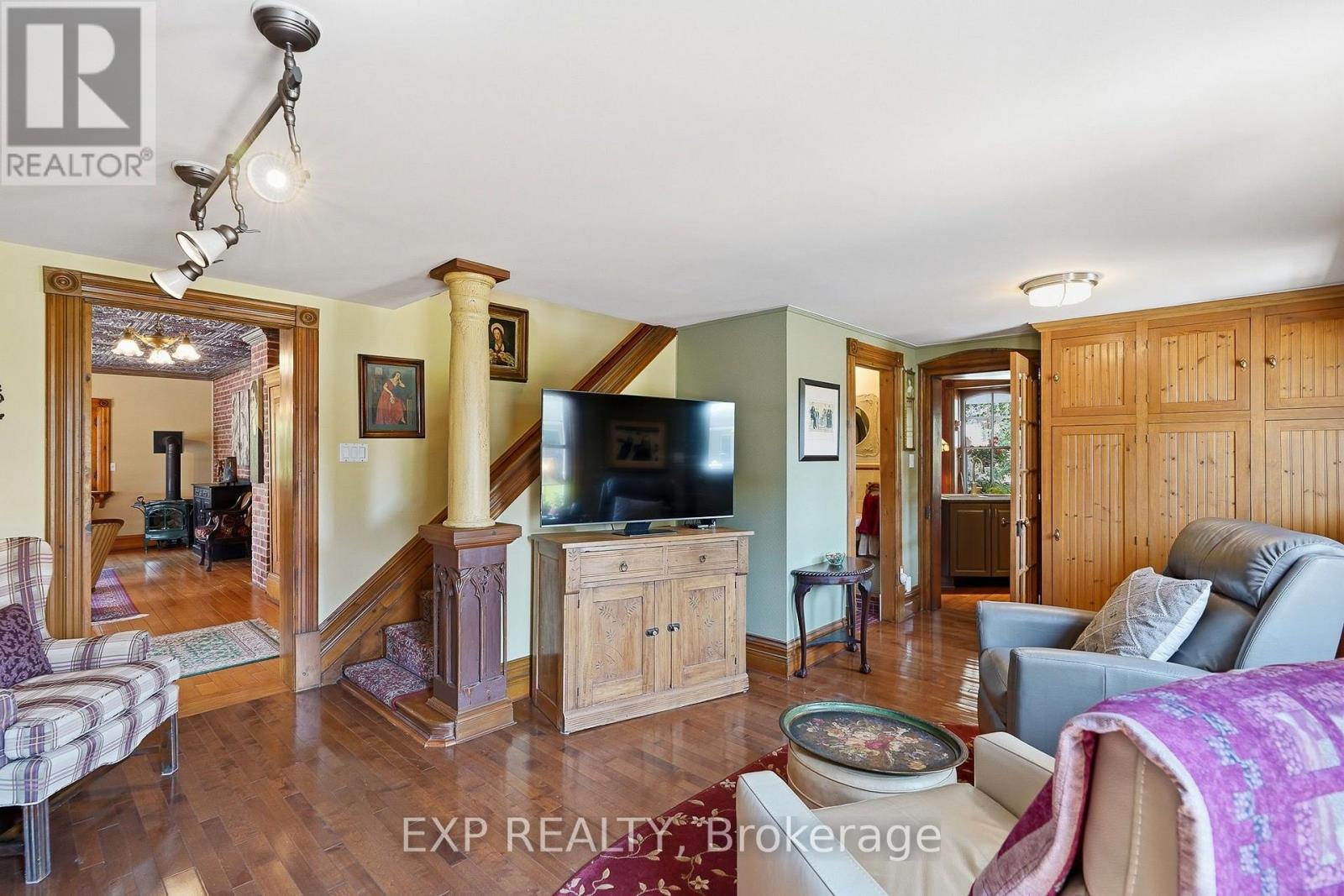 702 DOLLARD STREET - 18