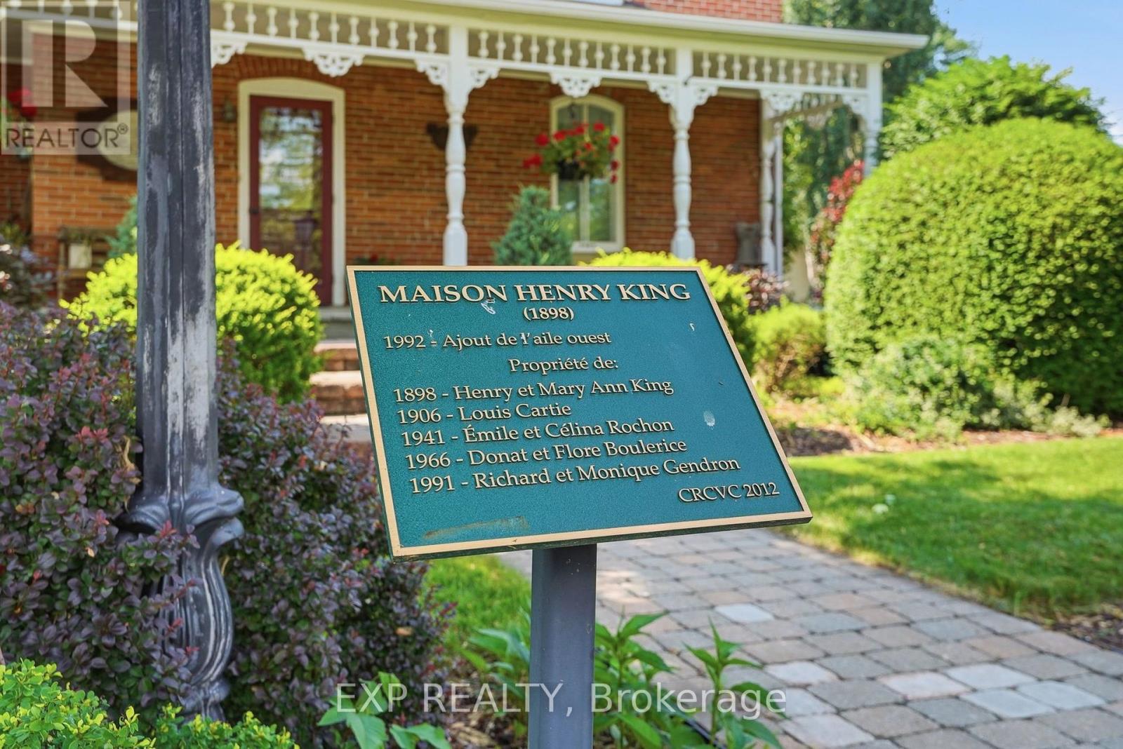 702 DOLLARD STREET - 4