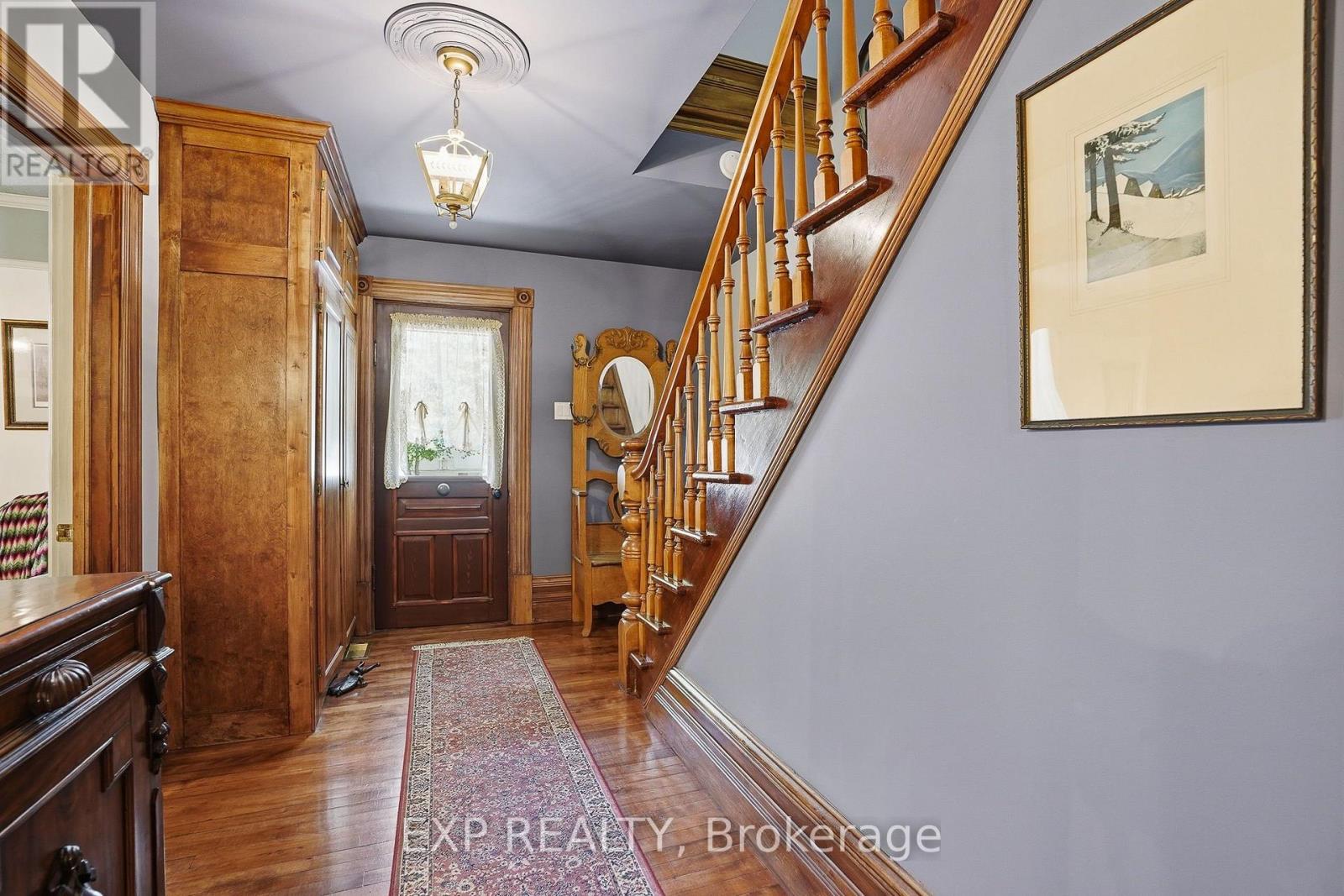 702 DOLLARD STREET - 5