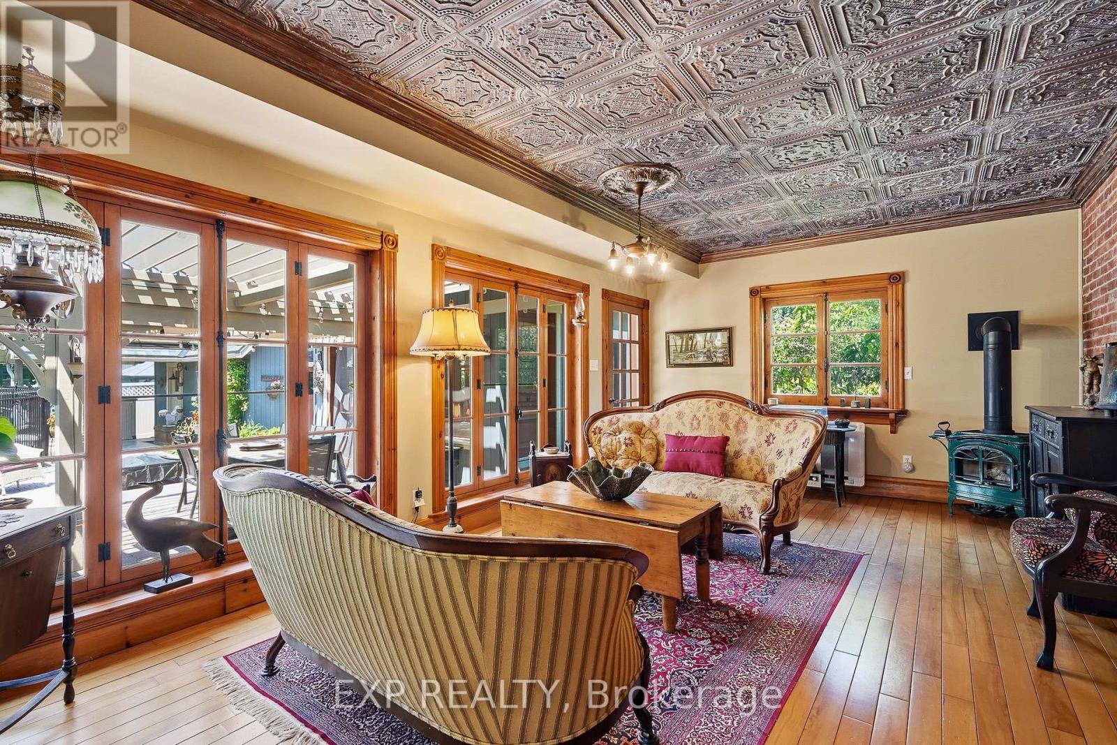 702 DOLLARD STREET - 9