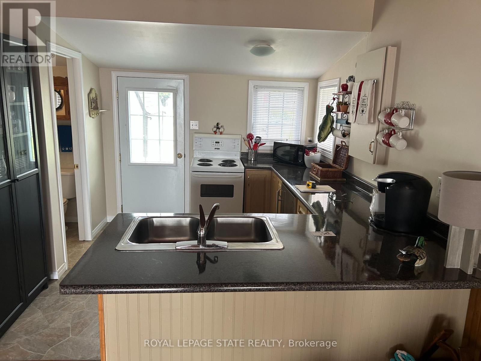 6 LAKESIDE DRIVE - Image 9
