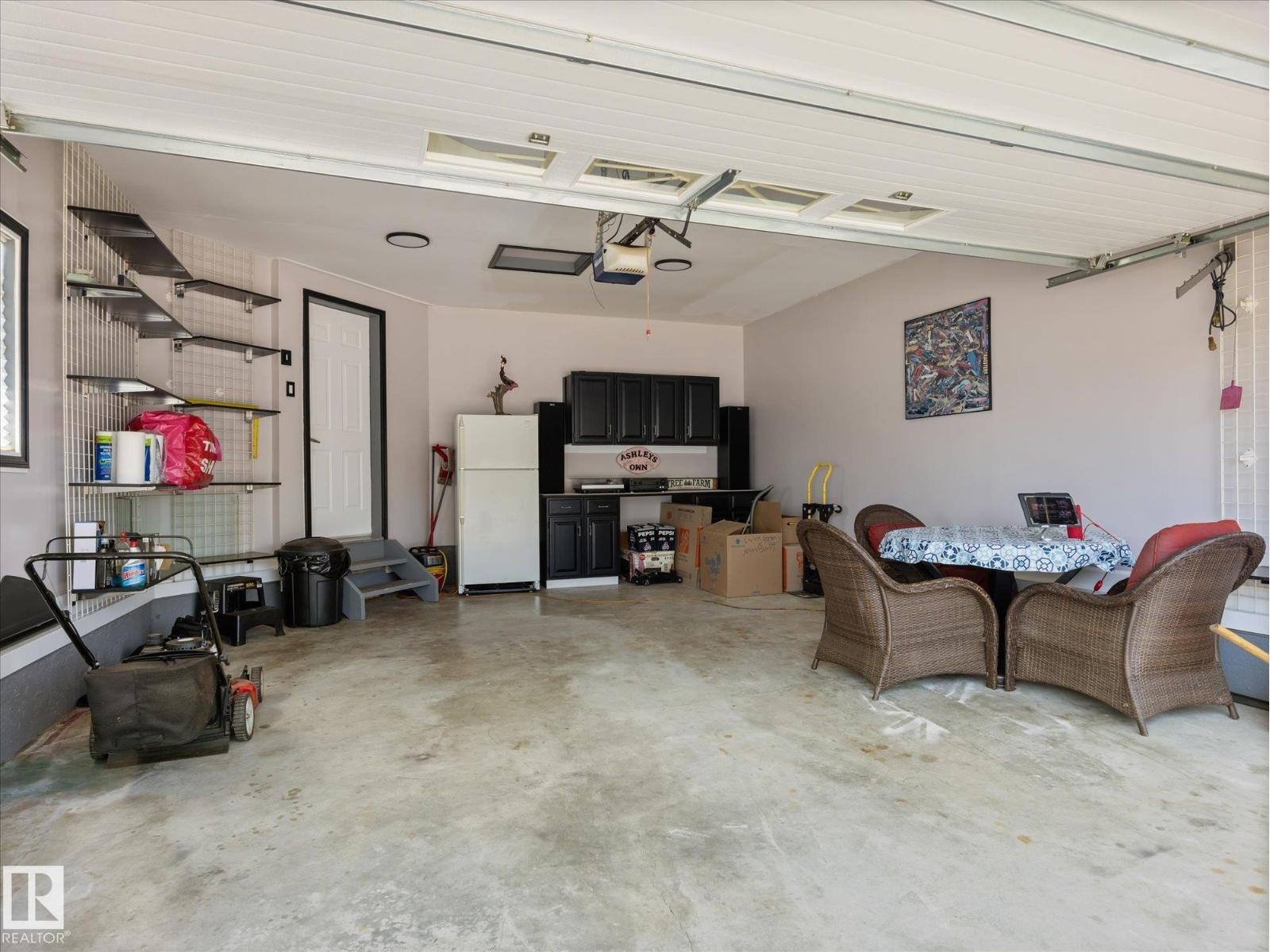 5552 190A ST NW - 44