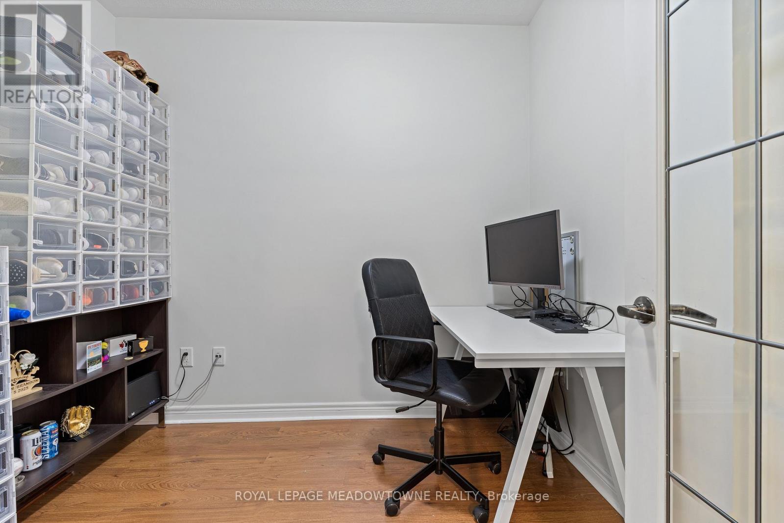 #520 383 MAIN STREET E - 23