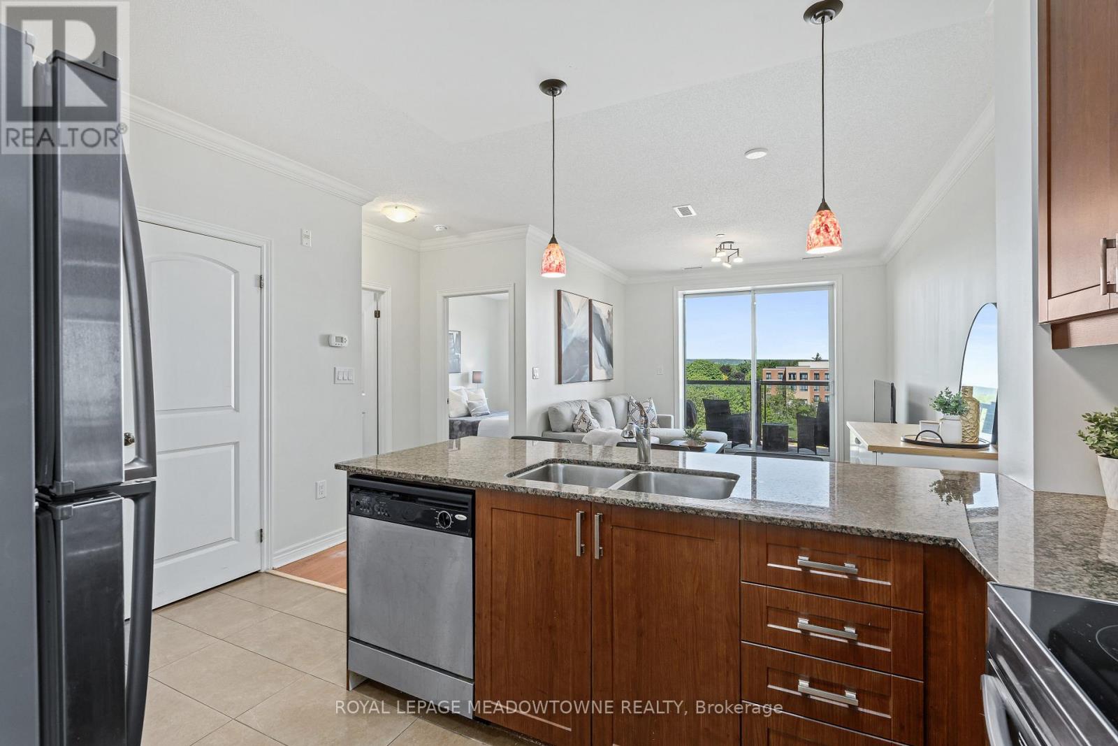 #520 383 MAIN STREET E - 12