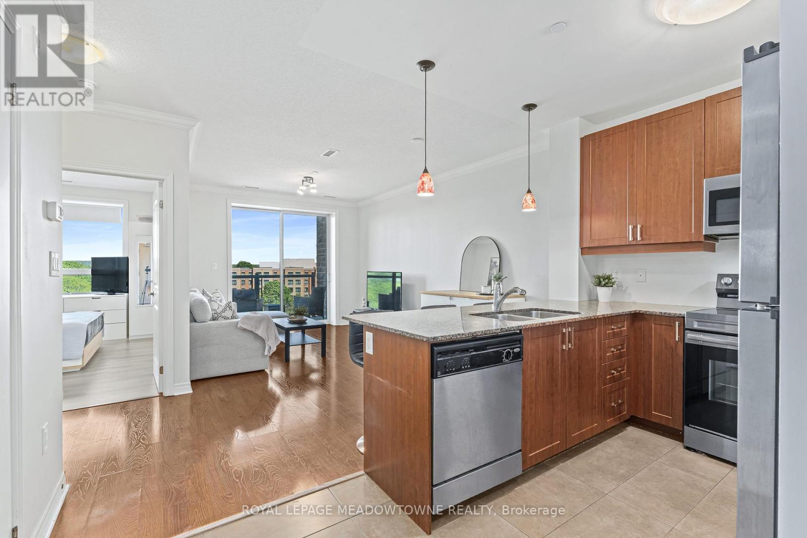 #520 383 MAIN STREET E - 13
