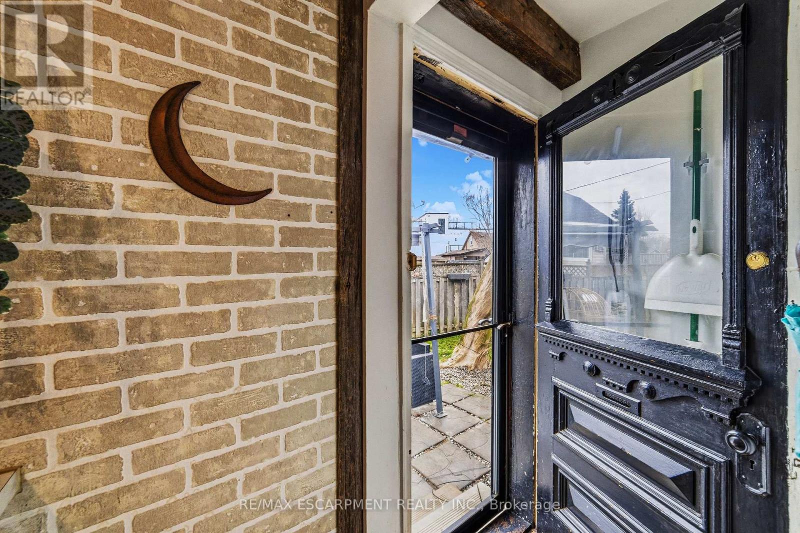 2 FAGAN STREET - 25