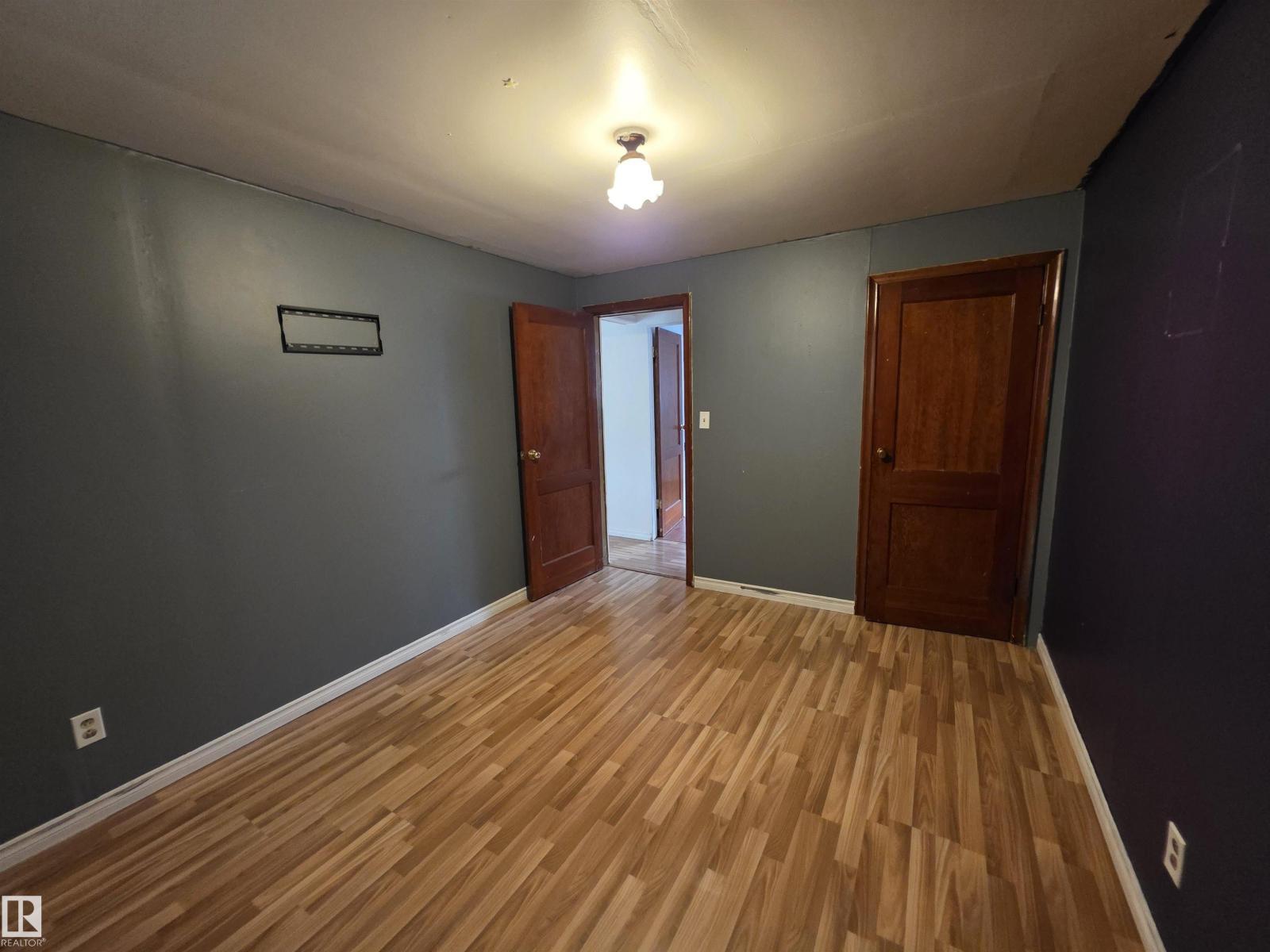 4812 48 AV - Image 11
