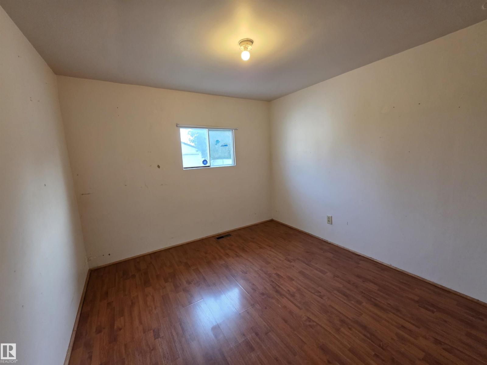 4812 48 AV - Image 8