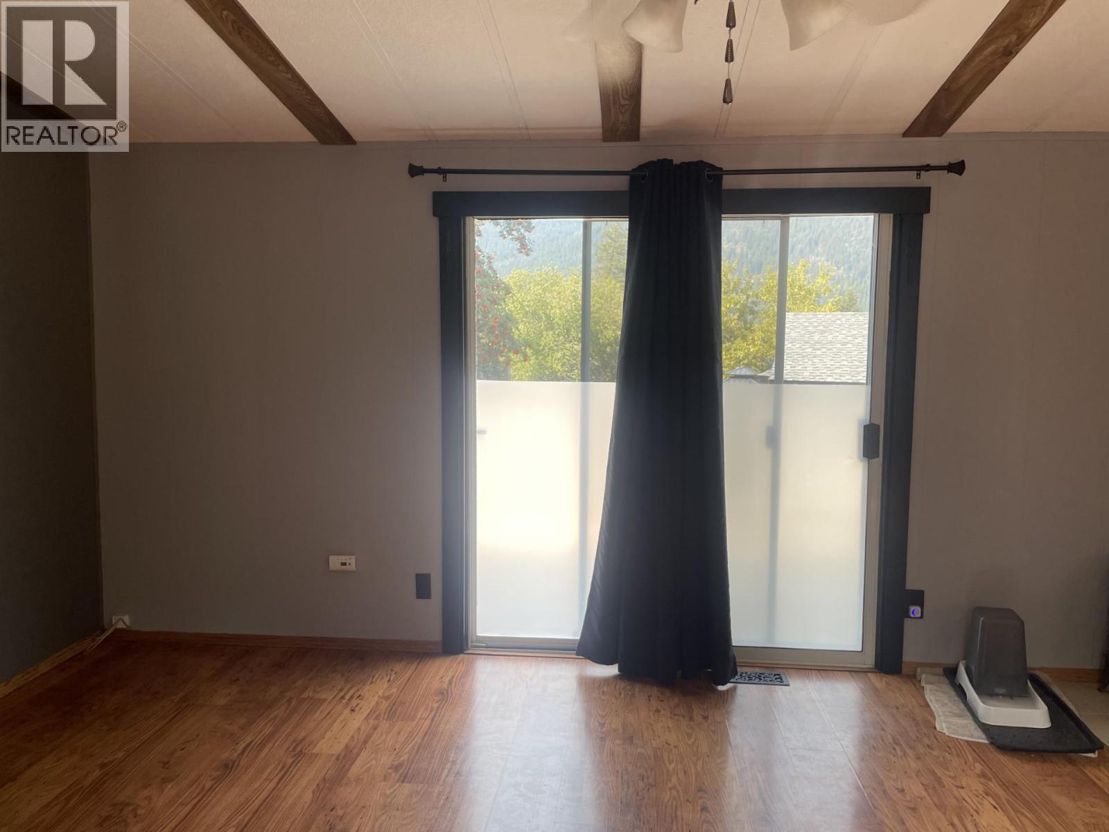 #1 3284 Queens Avenue - 40