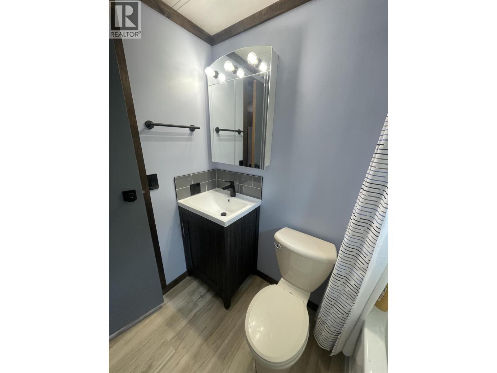 #1 3284 Queens Avenue - 37