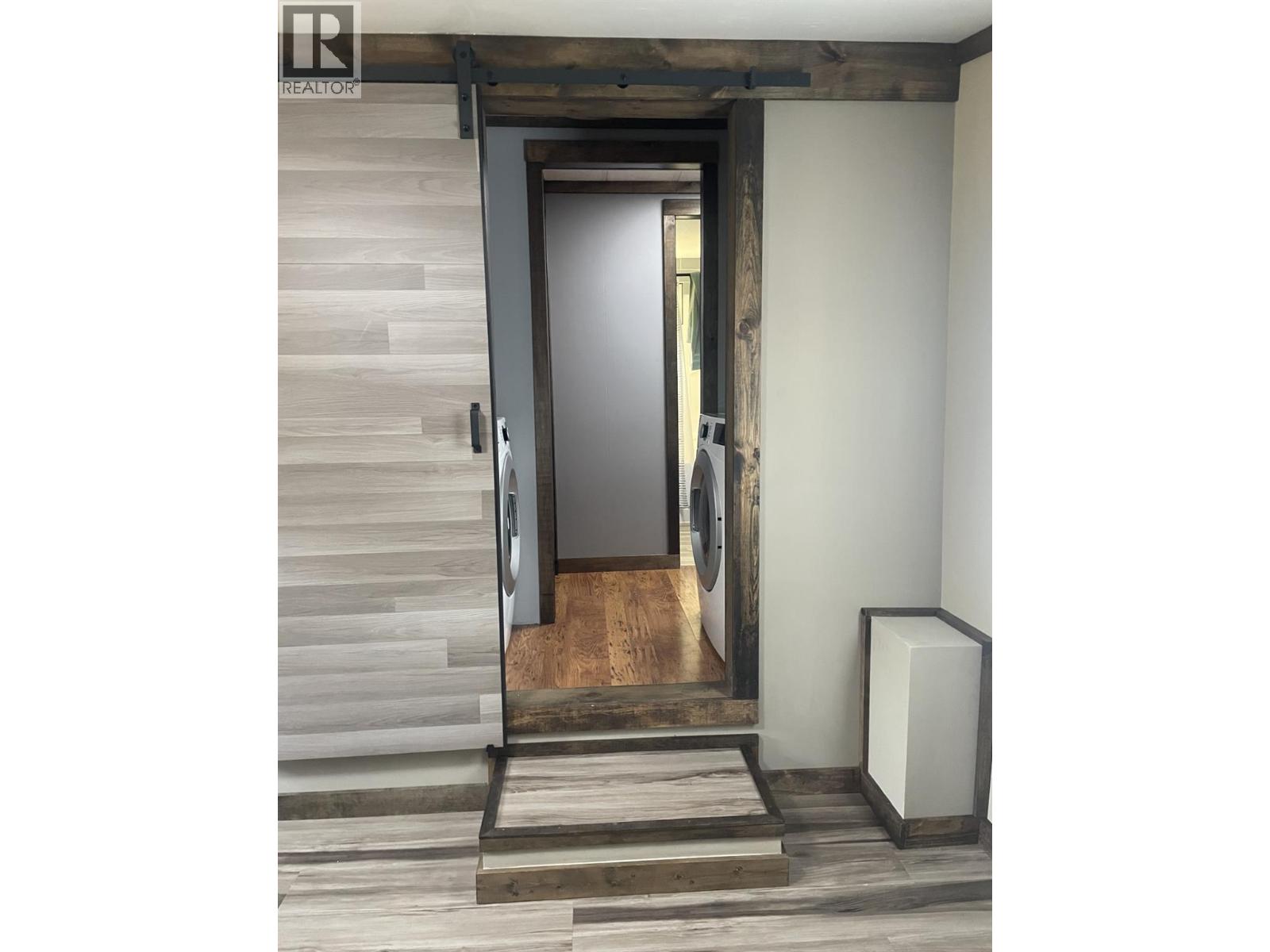 #1 3284 Queens Avenue - 19