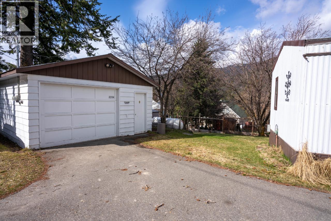 #1 3284 Queens Avenue - 17