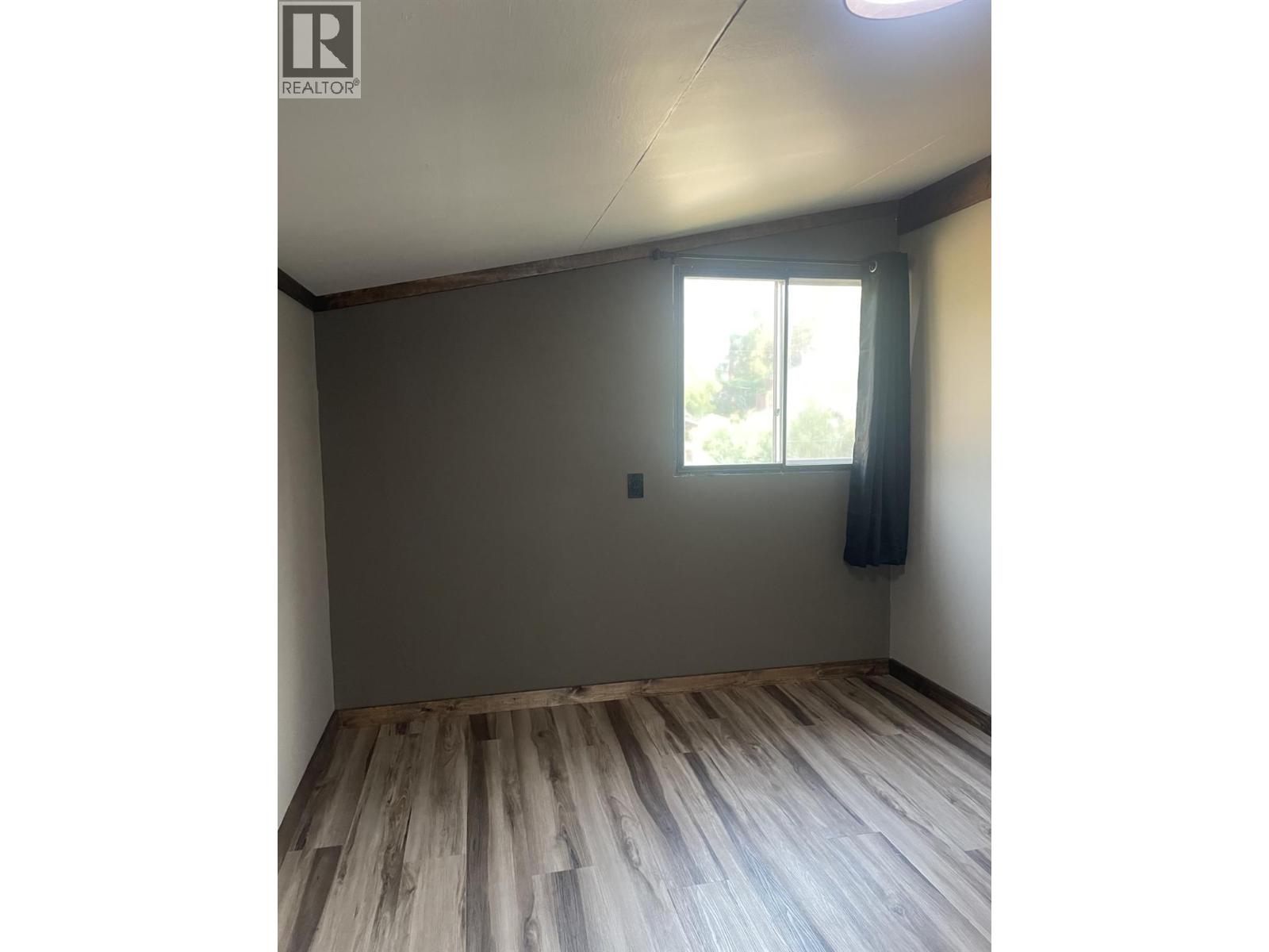 #1 3284 Queens Avenue - 20