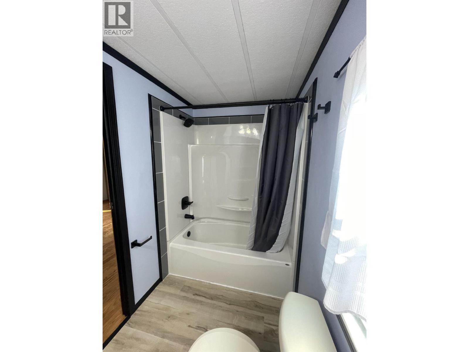 #1 3284 Queens Avenue - 58