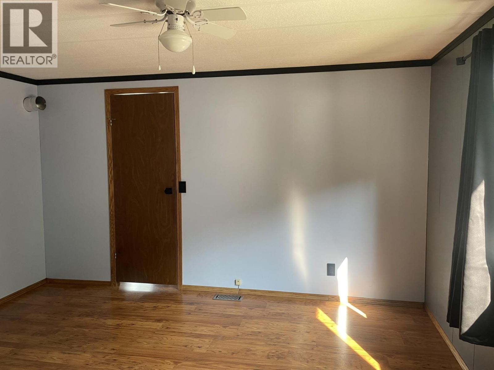 #1 3284 Queens Avenue - 49