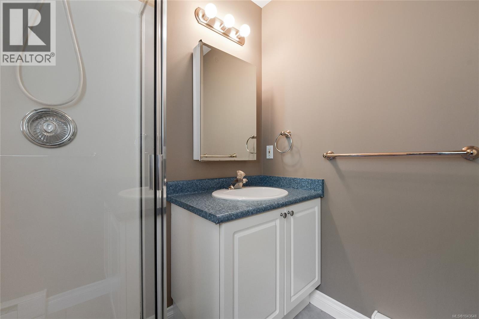 585 HANSEN Ave, Langford