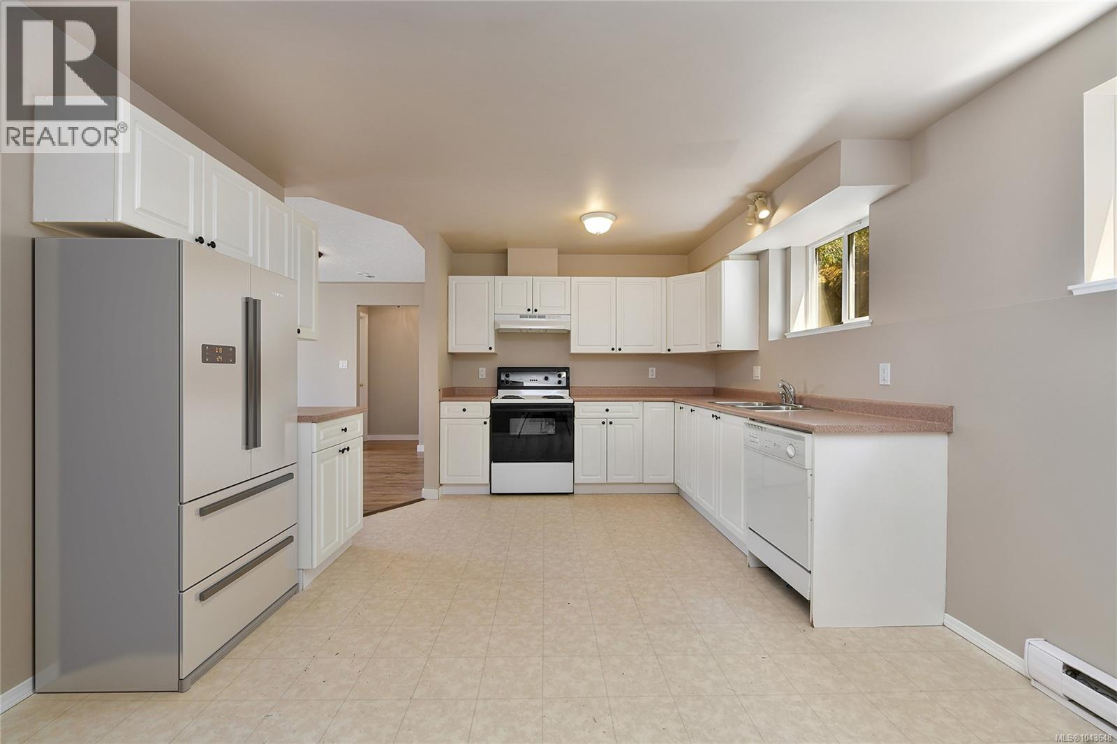 585 HANSEN Ave - 38