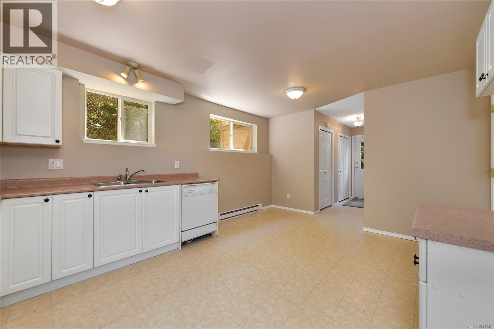 585 HANSEN Ave, Langford