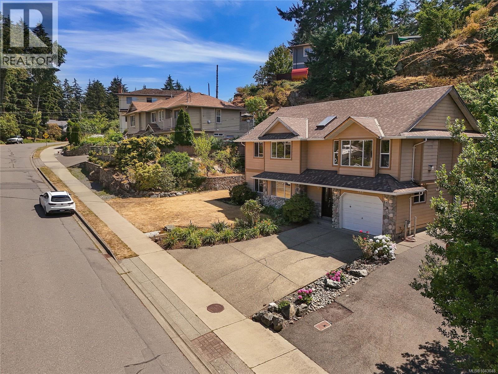 585 HANSEN Ave - 46