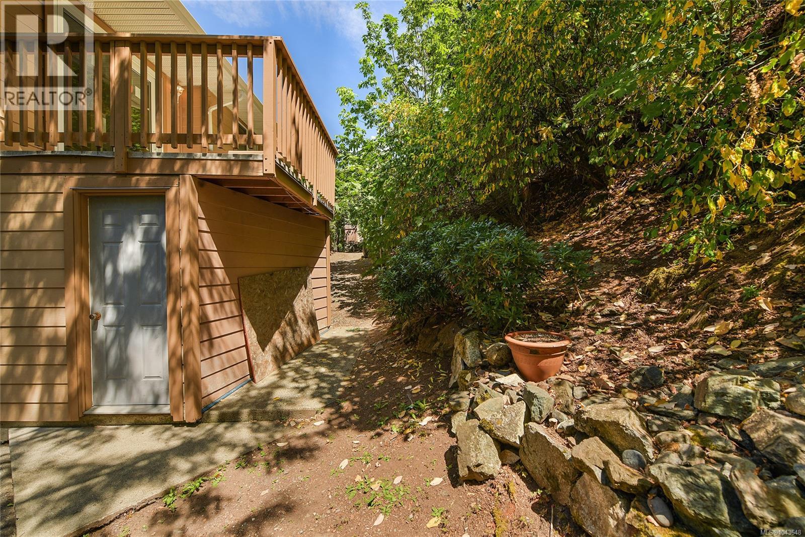 585 HANSEN Ave - 51