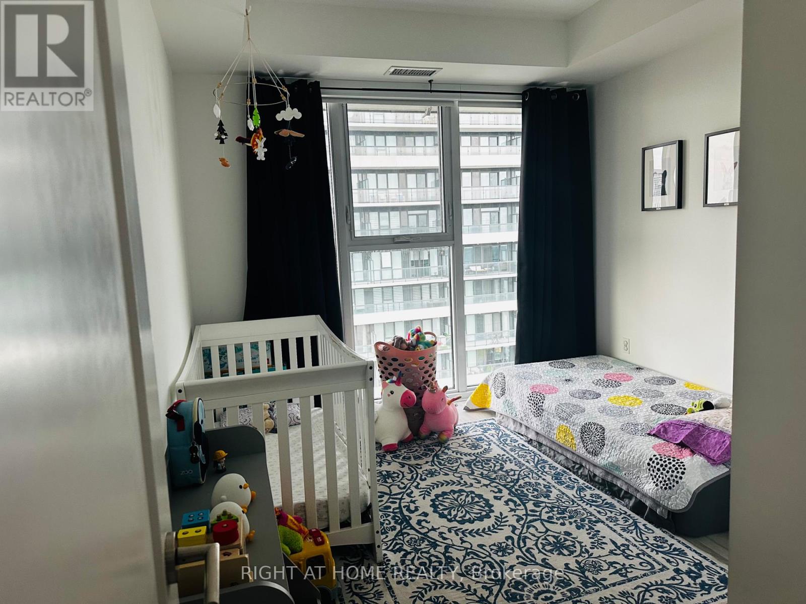 #1531 20 INN ON THE PARK DRIVE - 10