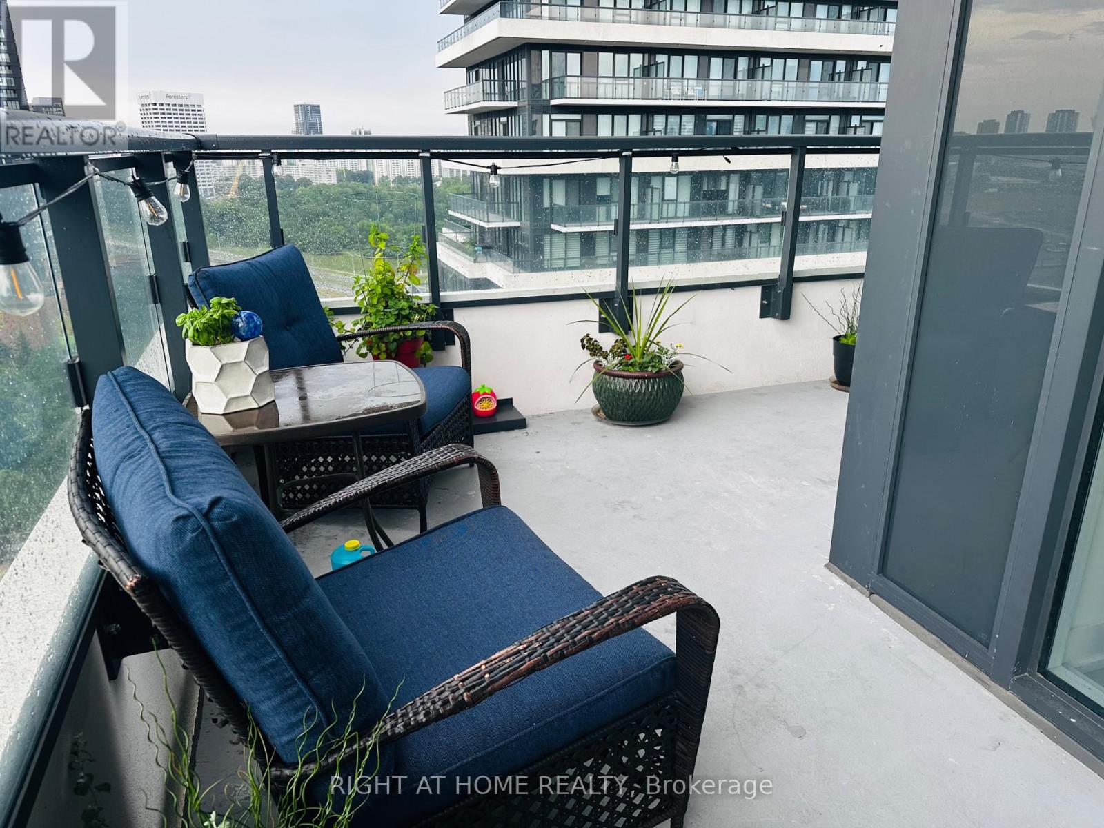#1531 20 INN ON THE PARK DRIVE - 22