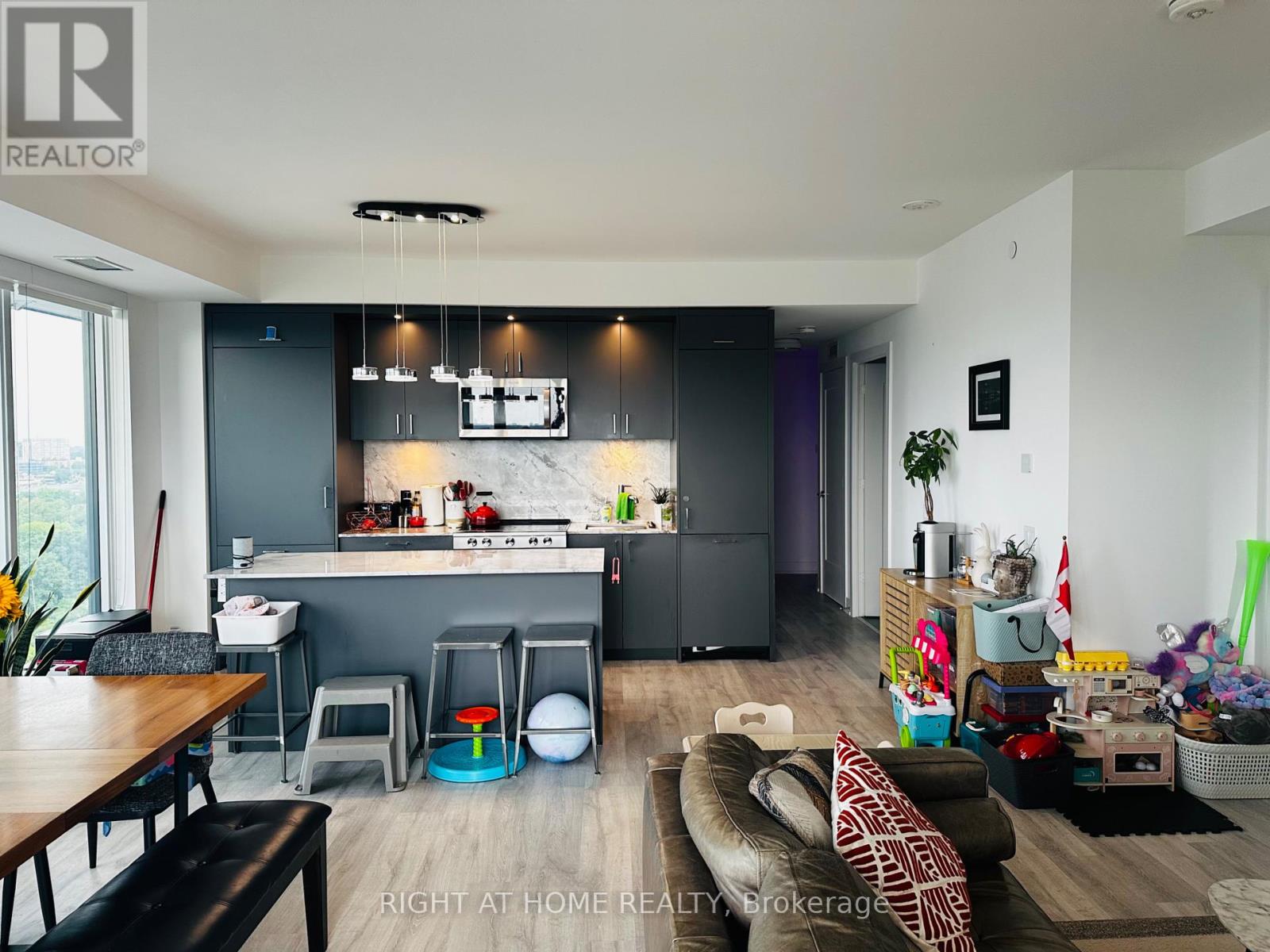 #1531 20 INN ON THE PARK DRIVE - 5