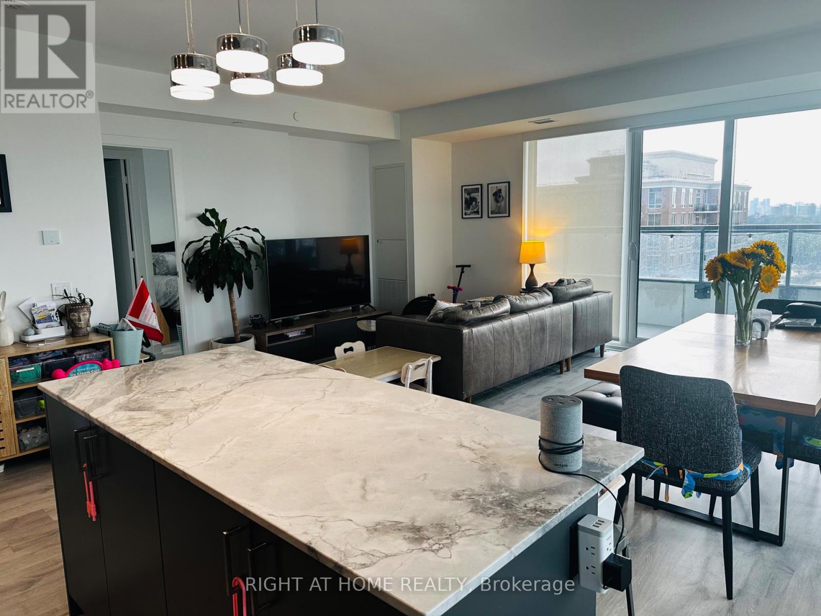 #1531 20 INN ON THE PARK DRIVE - 4