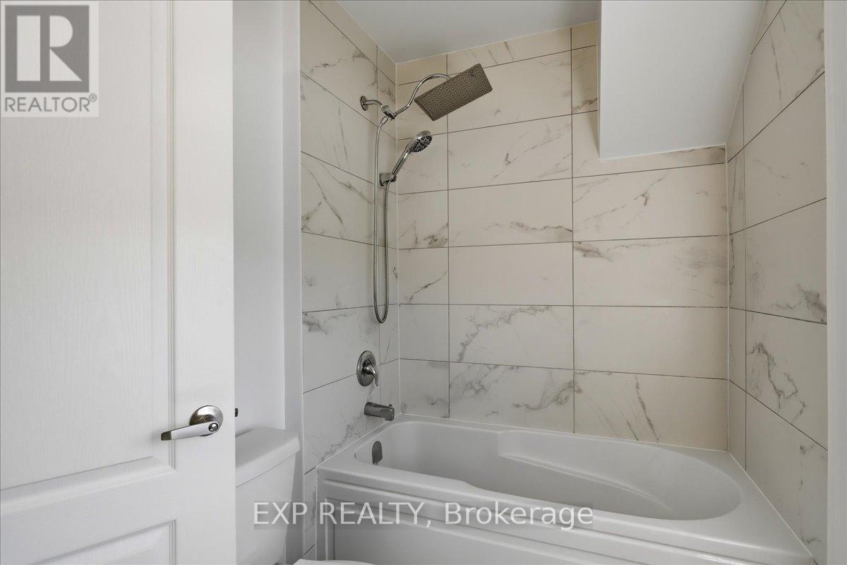 11 CATAMARAN DRIVE - 27