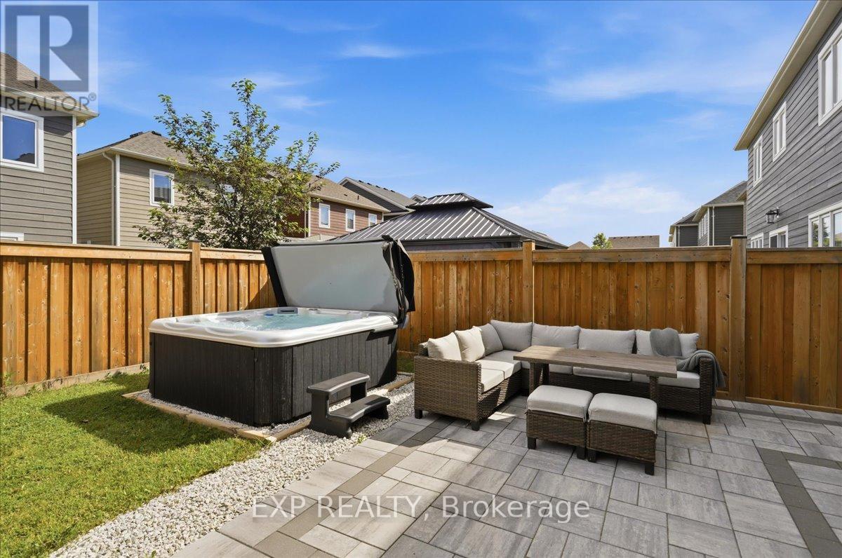 11 CATAMARAN DRIVE - 31