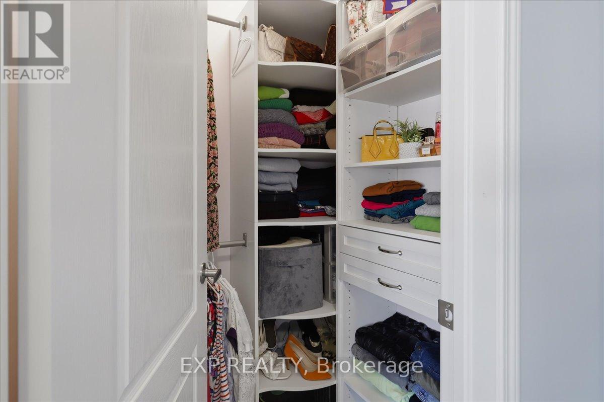 11 CATAMARAN DRIVE - 19