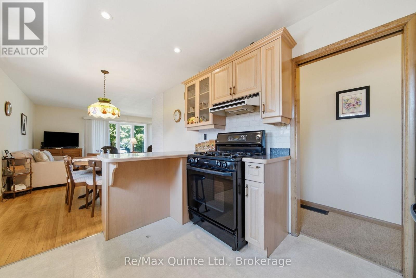 65 HUMEWOOD DRIVE - 16